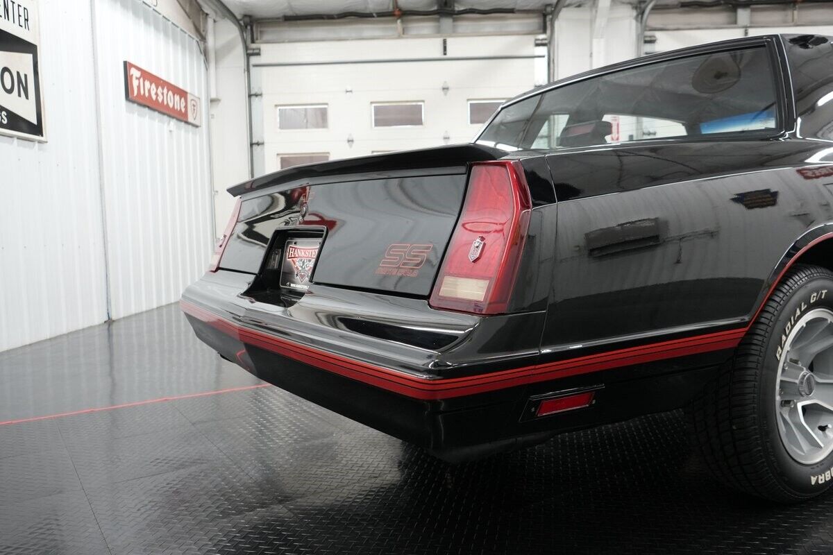 Chevrolet-Monte-Carlo-1988-Coupe-13