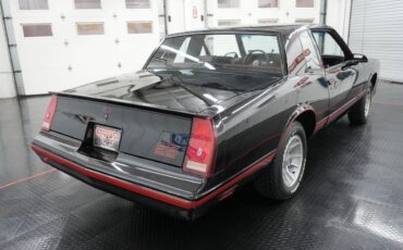 Chevrolet-Monte-Carlo-1988-Coupe-15