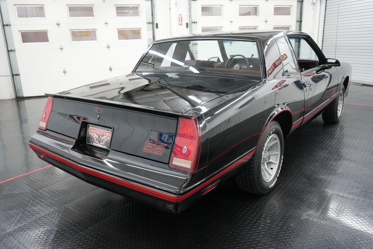 Chevrolet-Monte-Carlo-1988-Coupe-15