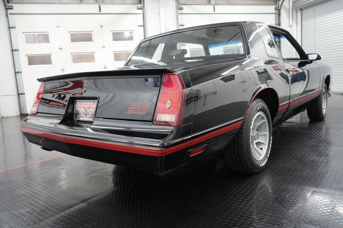 Chevrolet-Monte-Carlo-1988-Coupe-16