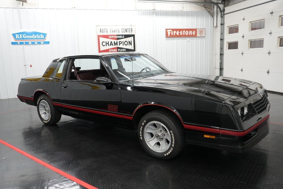Chevrolet-Monte-Carlo-1988-Coupe-19