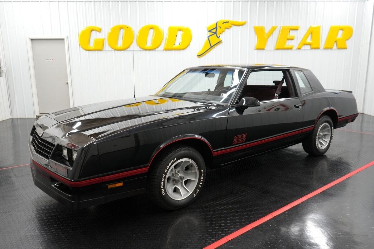 Chevrolet-Monte-Carlo-1988-Coupe-2