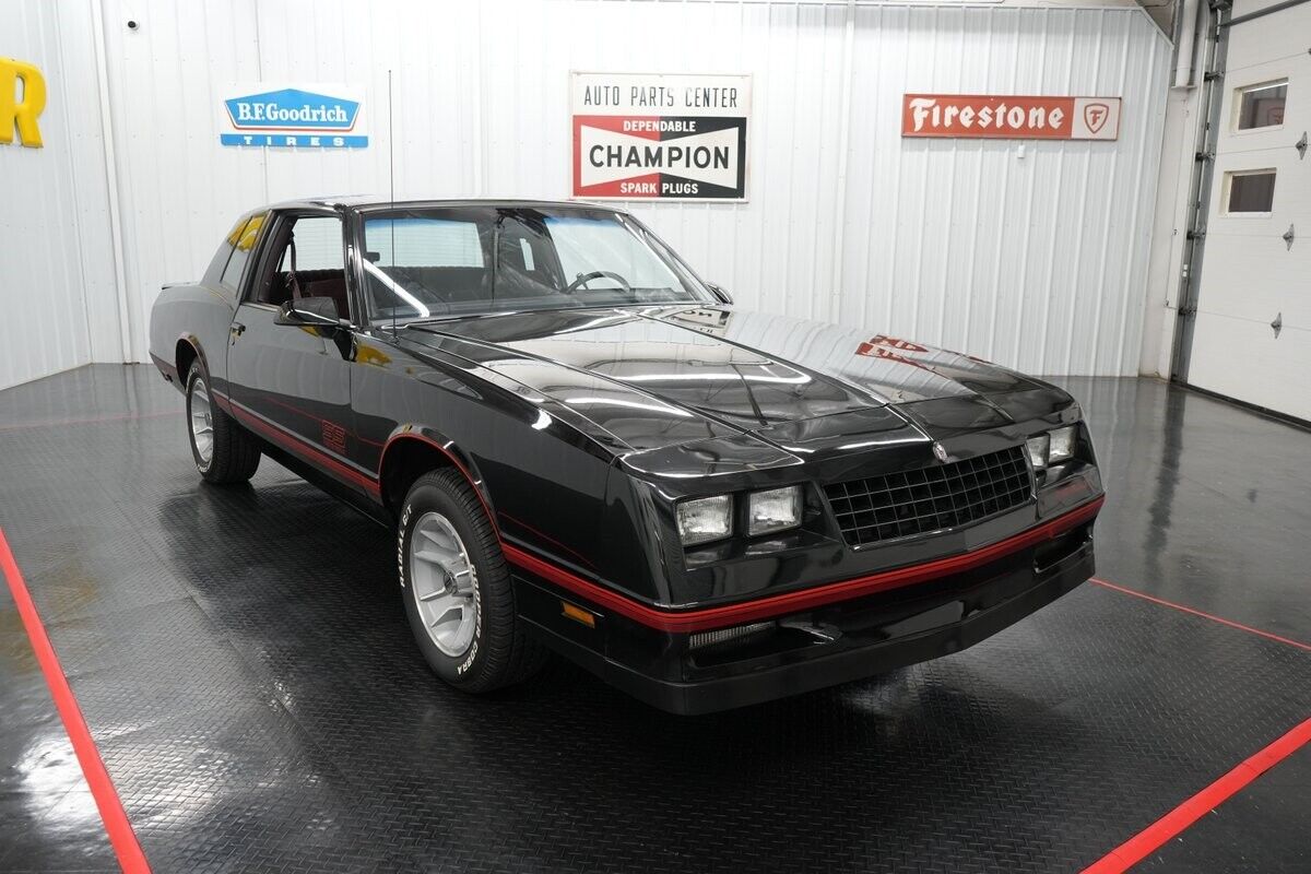 Chevrolet-Monte-Carlo-1988-Coupe-21