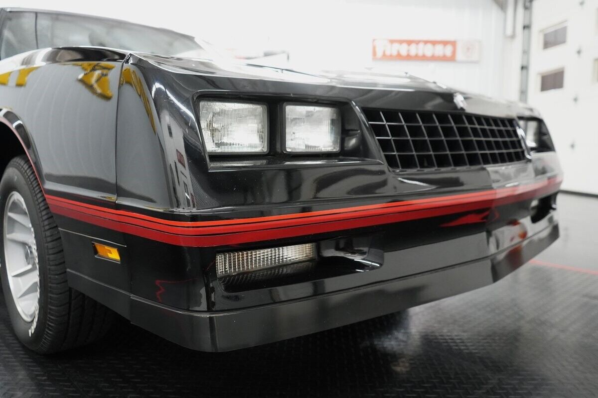 Chevrolet-Monte-Carlo-1988-Coupe-23