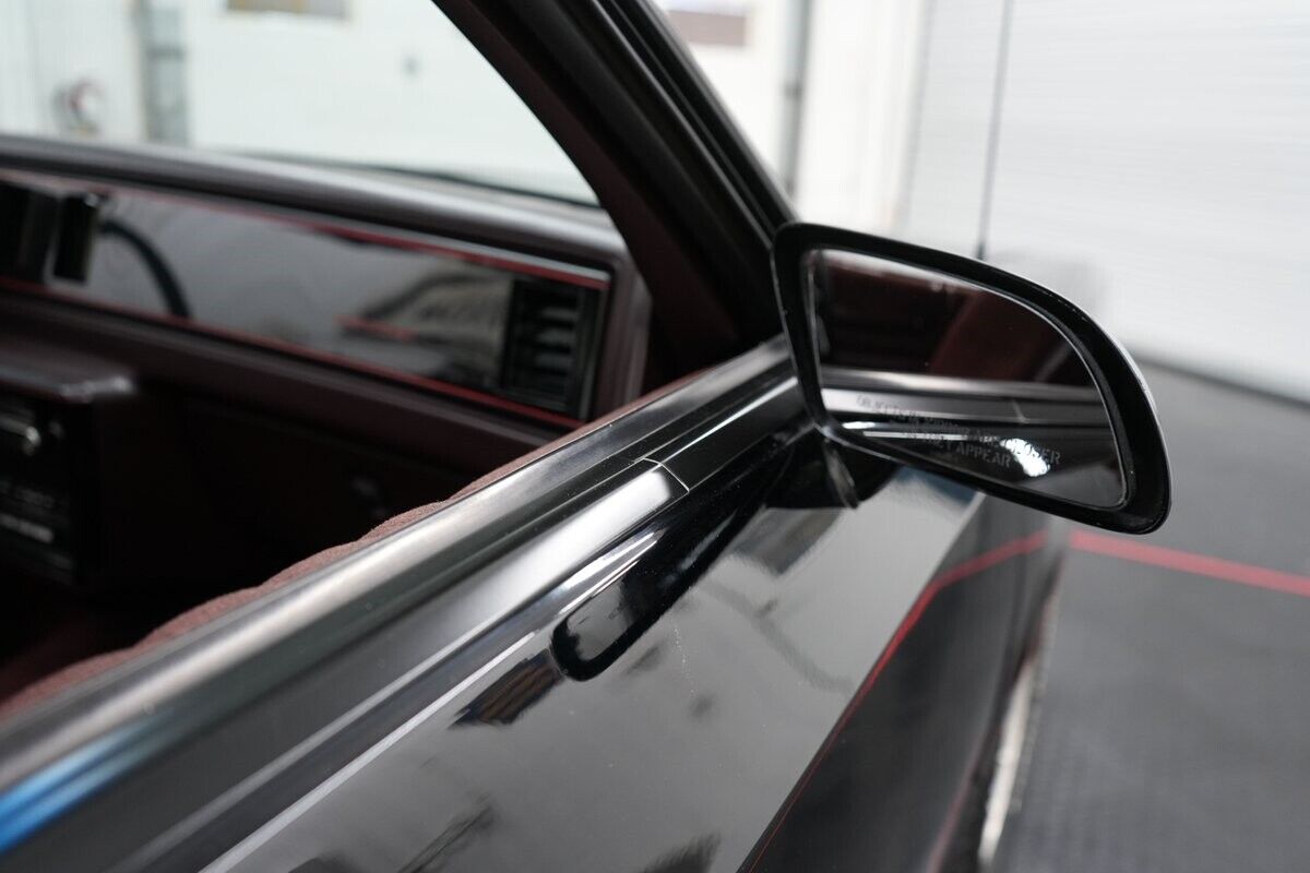 Chevrolet-Monte-Carlo-1988-Coupe-25