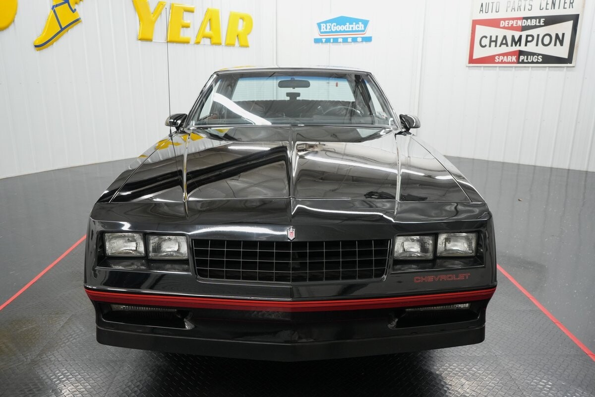 Chevrolet-Monte-Carlo-1988-Coupe-27