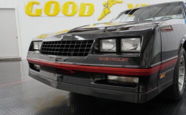 Chevrolet-Monte-Carlo-1988-Coupe-29