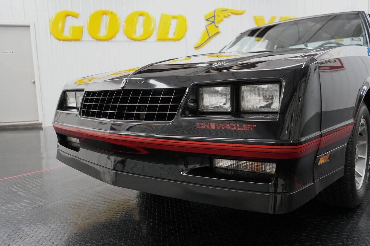 Chevrolet-Monte-Carlo-1988-Coupe-29
