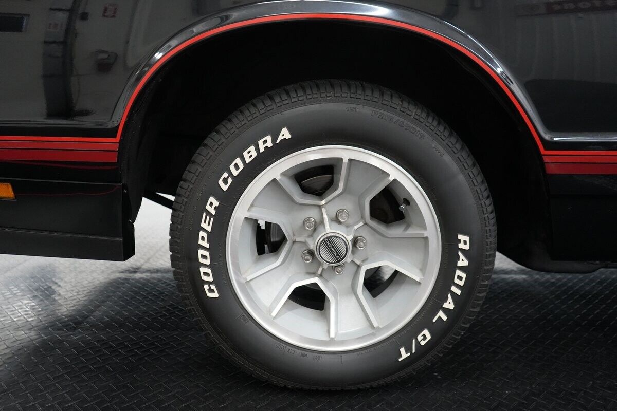 Chevrolet-Monte-Carlo-1988-Coupe-32