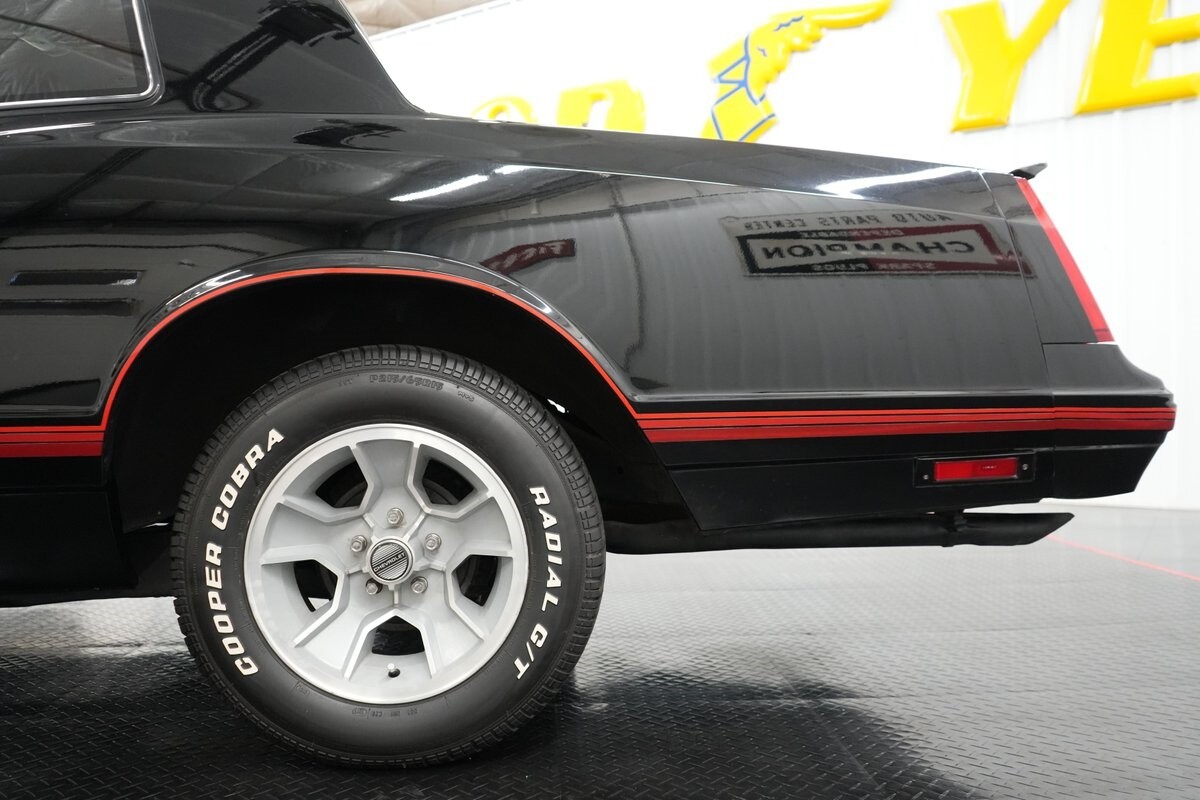 Chevrolet-Monte-Carlo-1988-Coupe-33