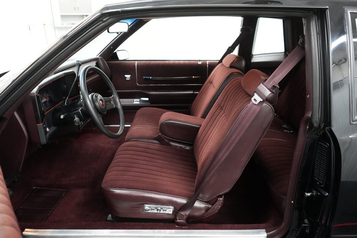 Chevrolet-Monte-Carlo-1988-Coupe-35