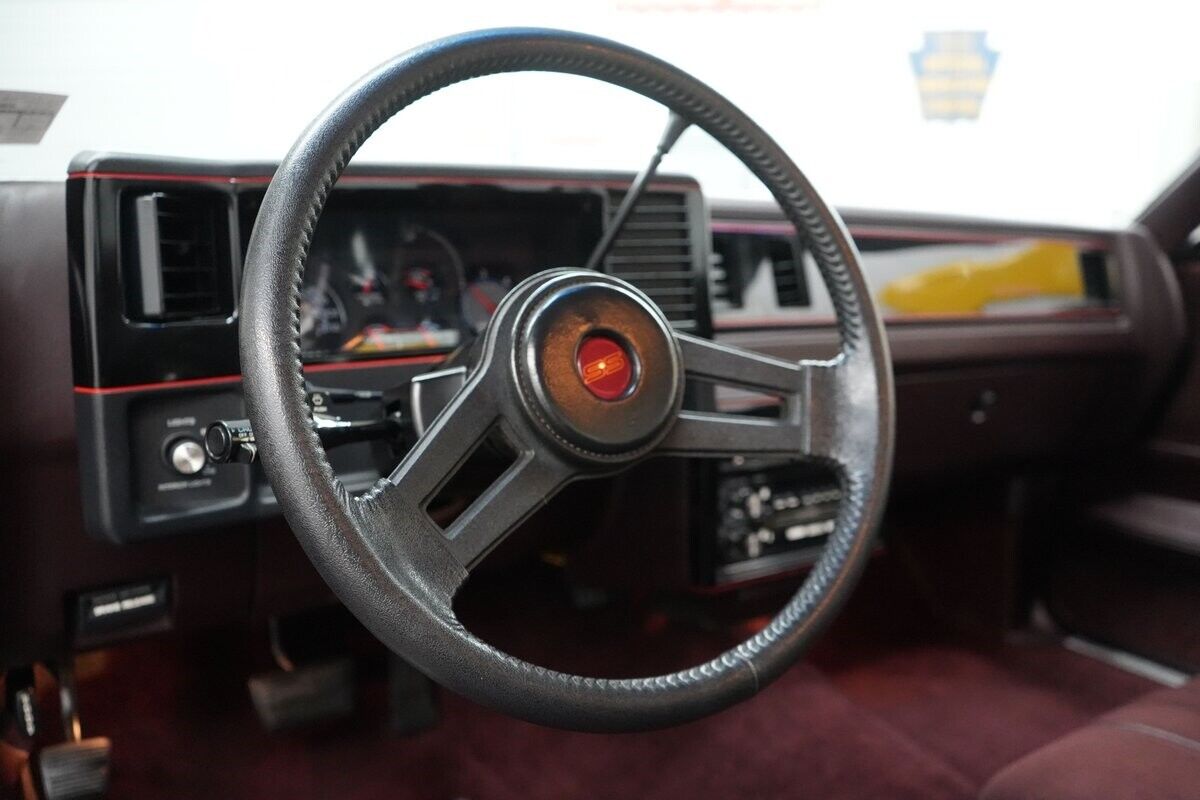 Chevrolet-Monte-Carlo-1988-Coupe-39