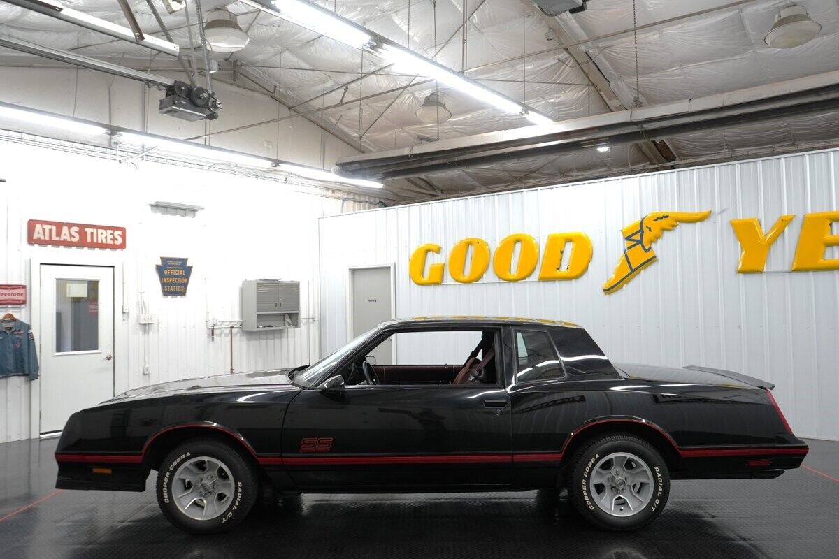 Chevrolet-Monte-Carlo-1988-Coupe-4