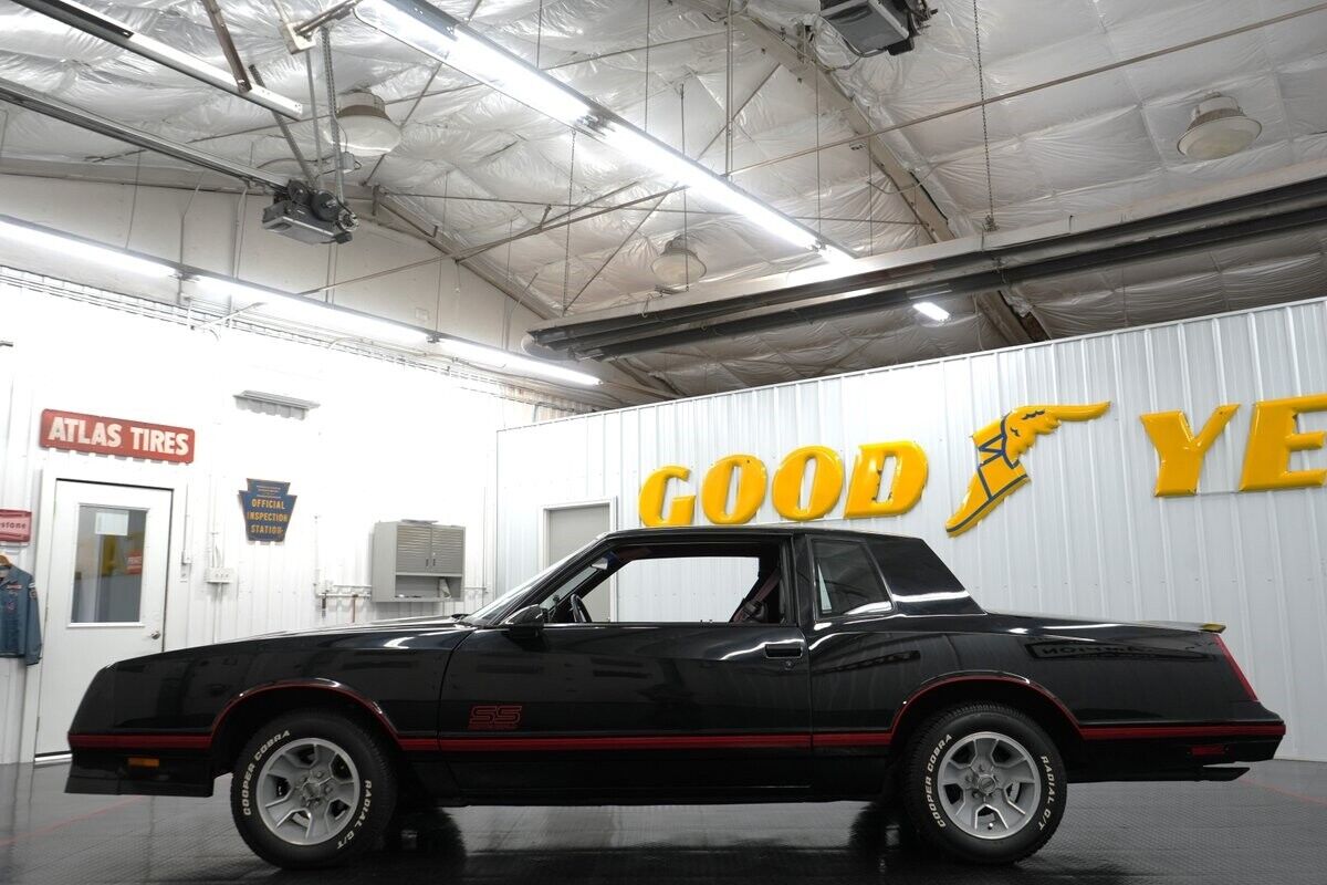 Chevrolet-Monte-Carlo-1988-Coupe-5
