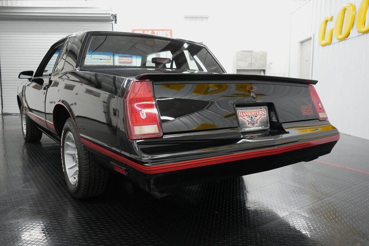 Chevrolet-Monte-Carlo-1988-Coupe-7