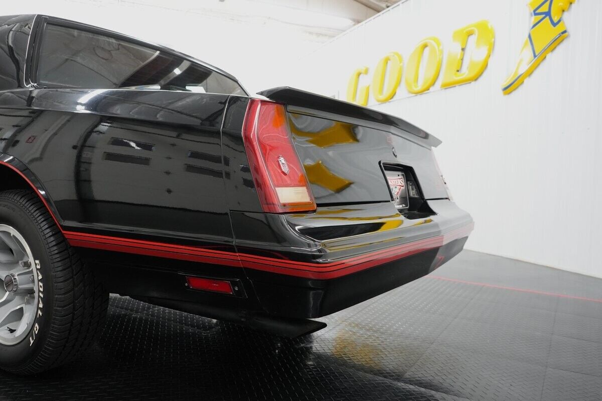 Chevrolet-Monte-Carlo-1988-Coupe-8