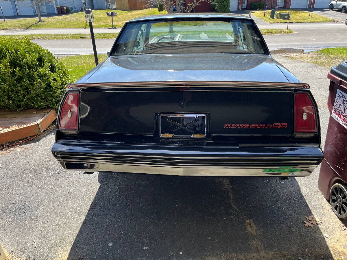 Chevrolet-Monte-carlo-ss-1984-black-4