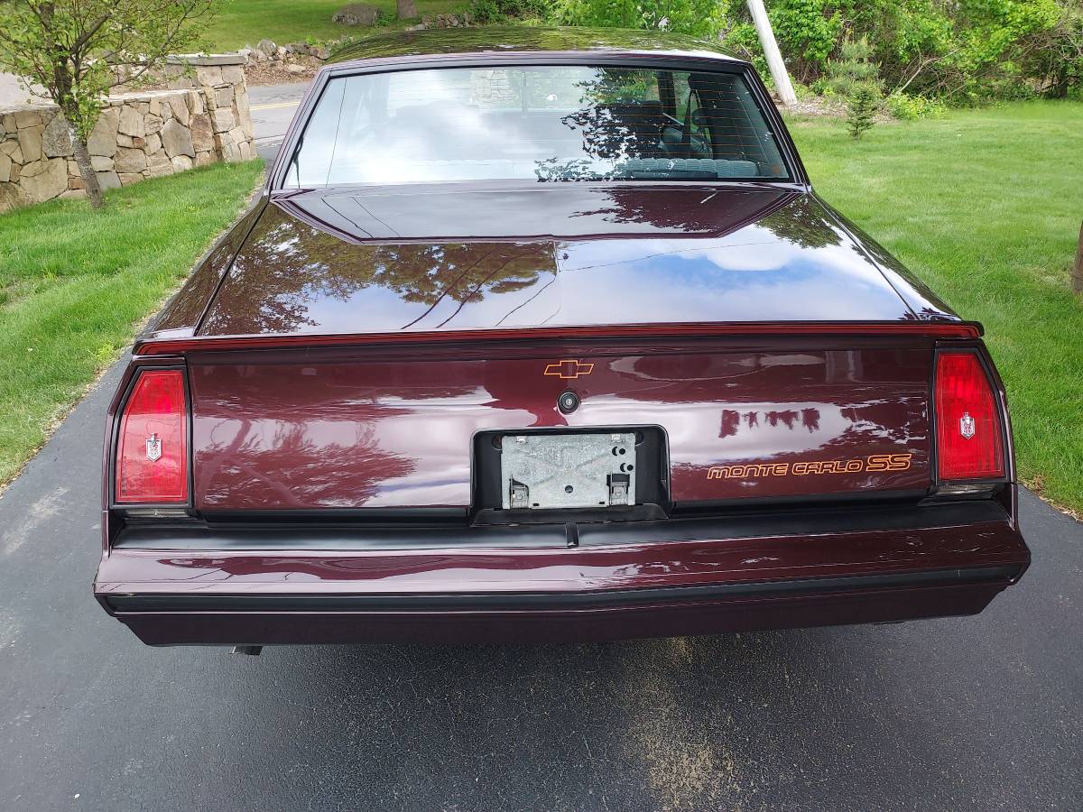 Chevrolet-Monte-carlo-ss-1985-red