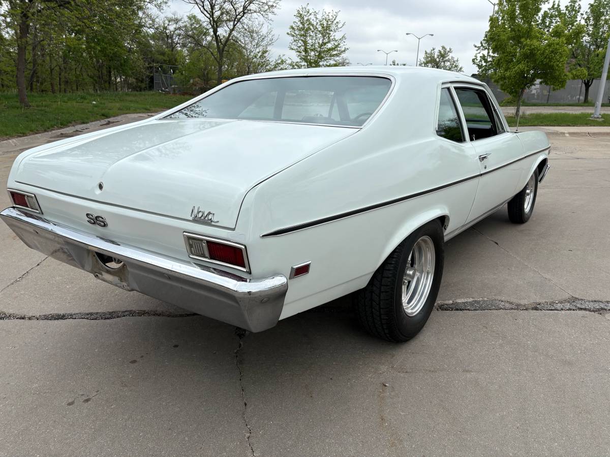 Chevrolet-Nova-1969-white-2