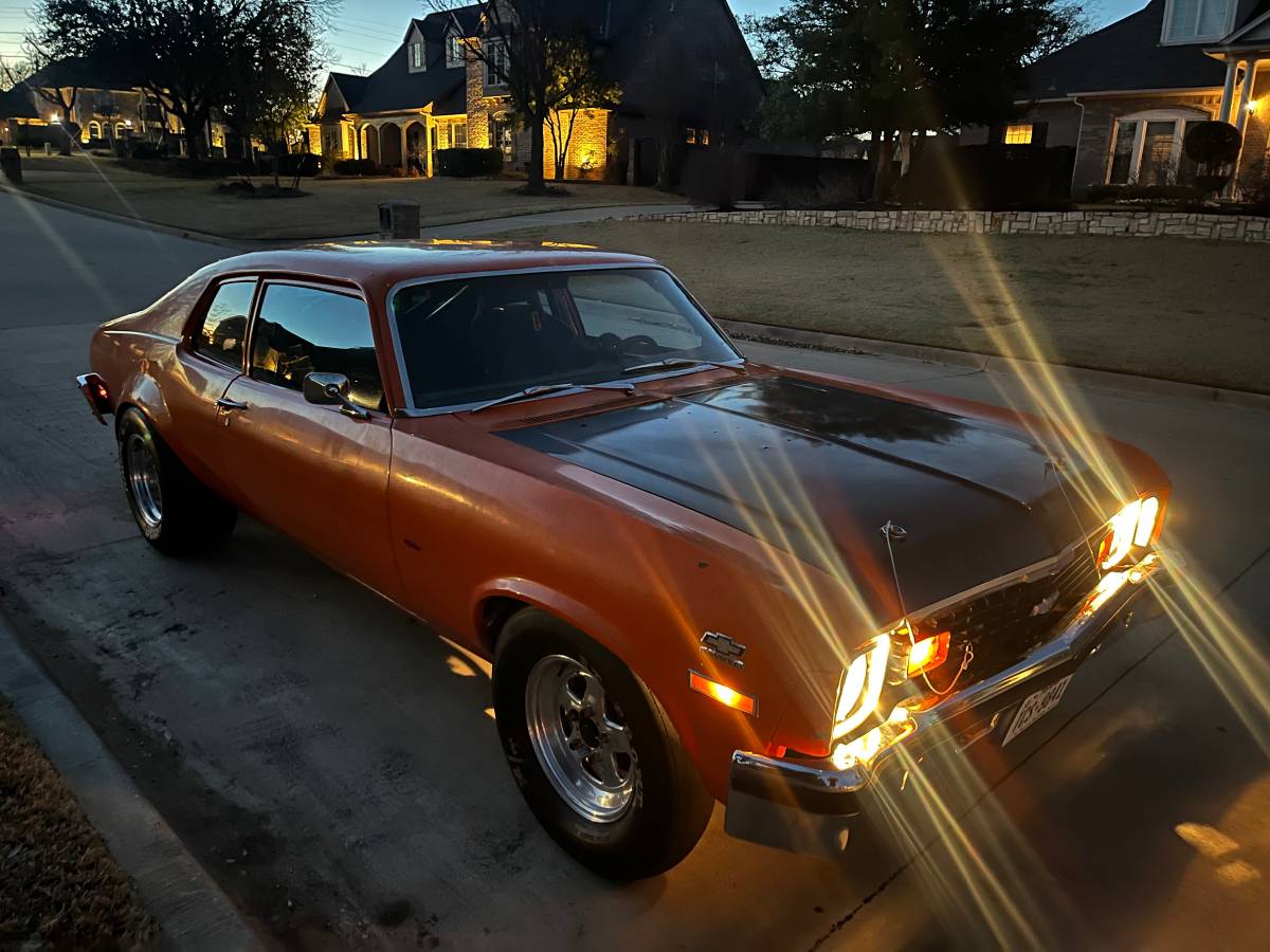 Chevrolet Nova  1973 orange