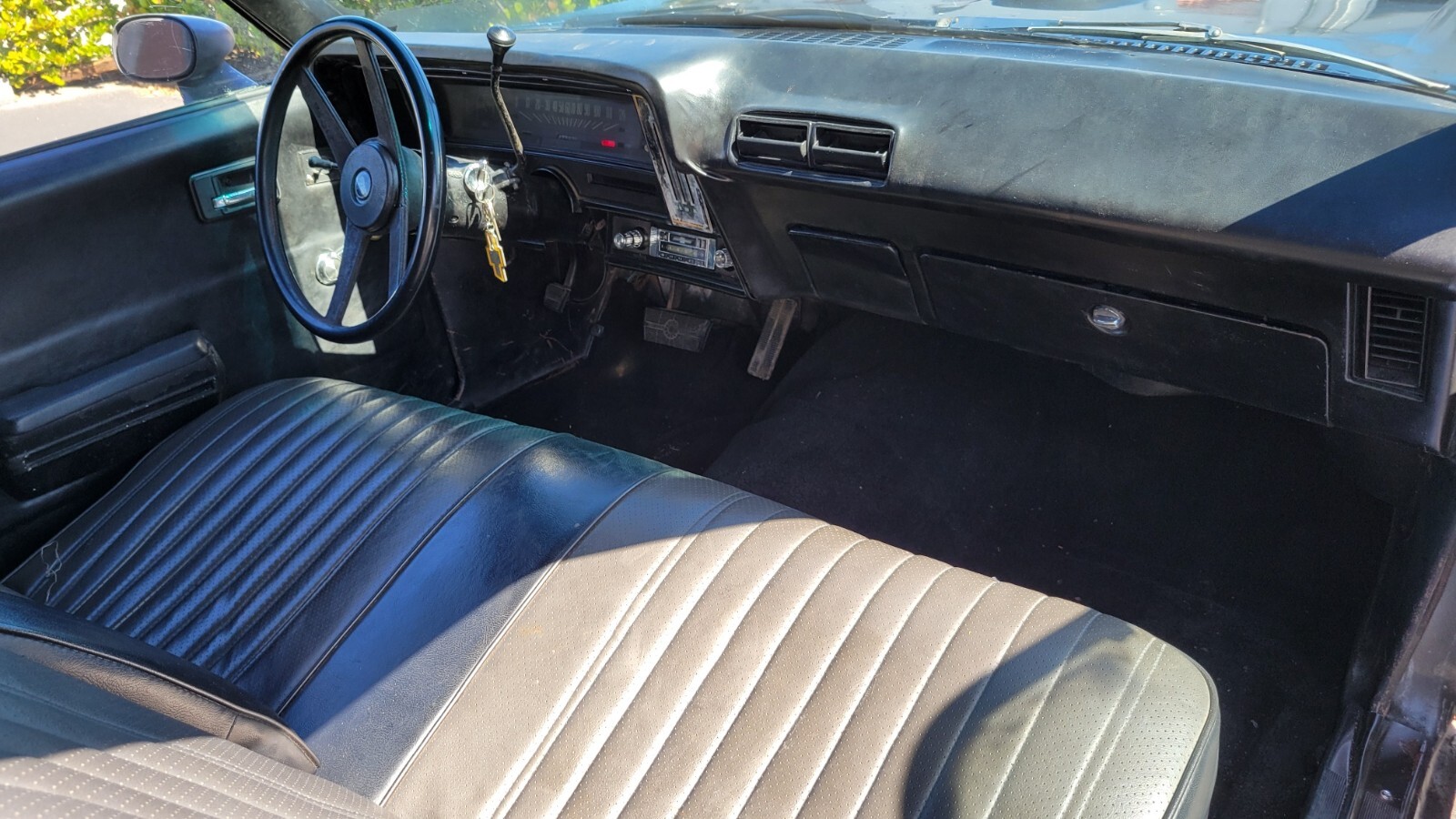 Chevrolet-Nova-1975-Coupe-12
