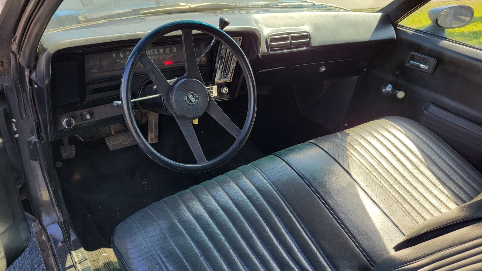 Chevrolet-Nova-1975-Coupe-13