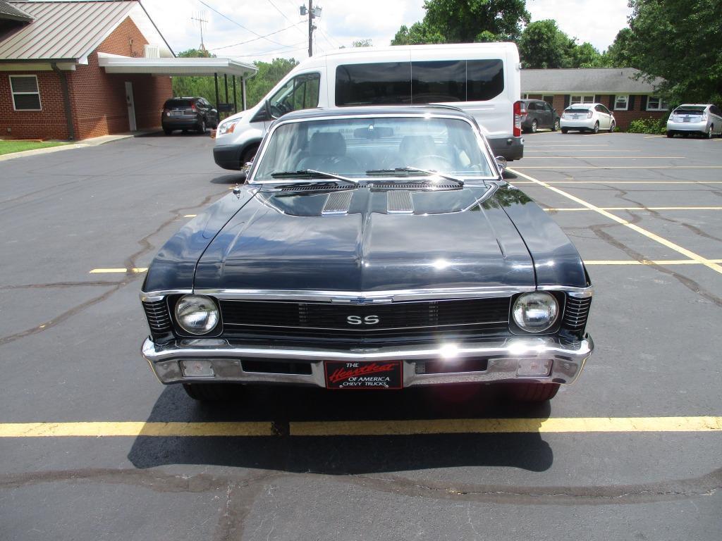 Chevrolet-Nova-Pro-Touring-Resto-Mod-LS-fresh-build-1970-6
