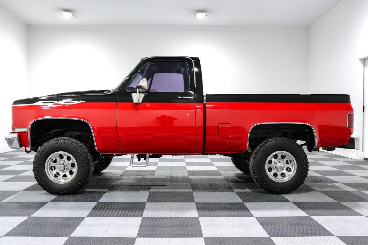 Chevrolet-Other-Pickups-1985-Pickup-Truck-3