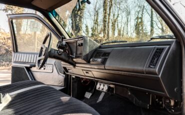 Chevrolet-Other-Pickups-1990-24