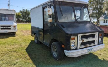 Chevrolet-P10-step-van-1978-black-1