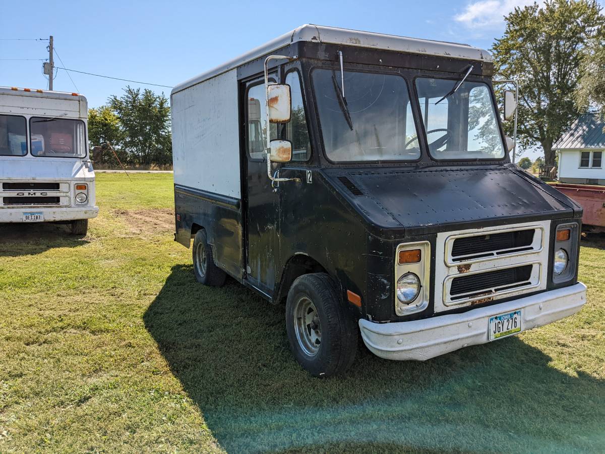 Chevrolet-P10-step-van-1978-black-1