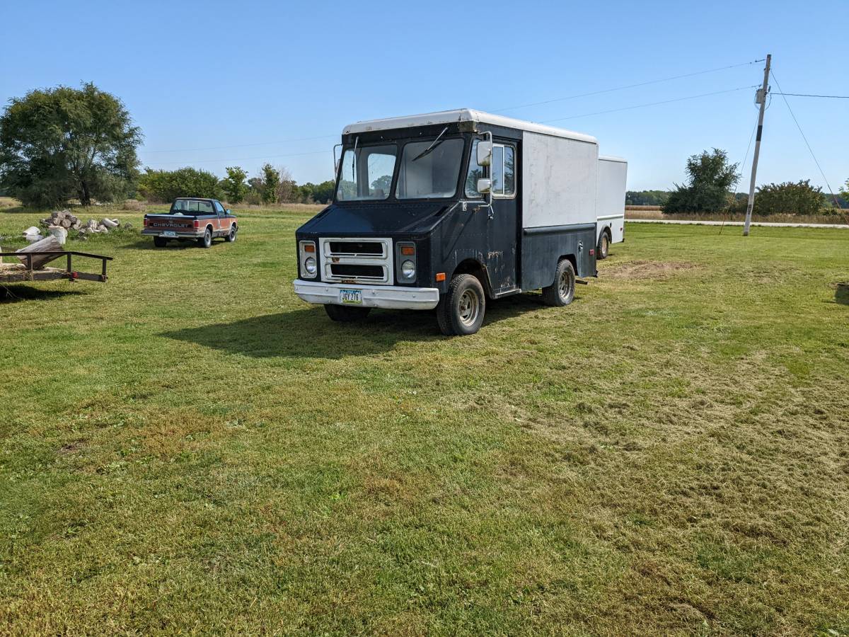 Chevrolet-P10-step-van-1978-black-2