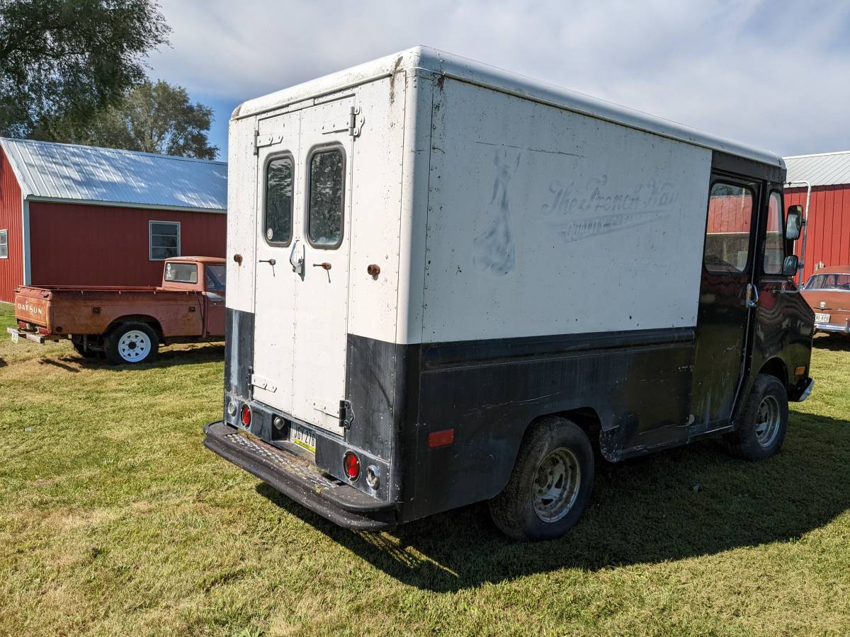 Chevrolet-P10-step-van-1978-black-3