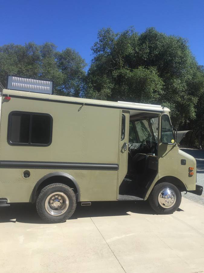 Chevrolet-P30-step-van-1967-green