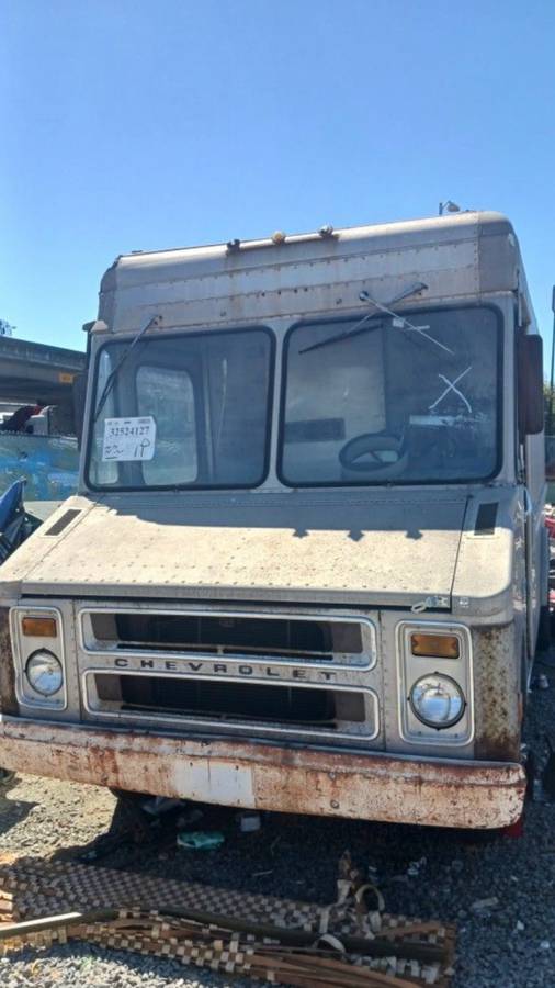 Chevrolet-P30-step-van-1969-1