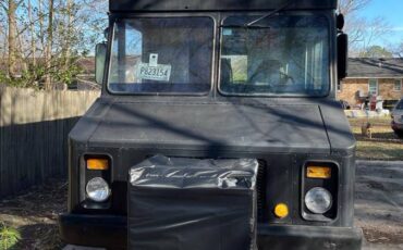 Chevrolet-P30-step-van-1987-black-14