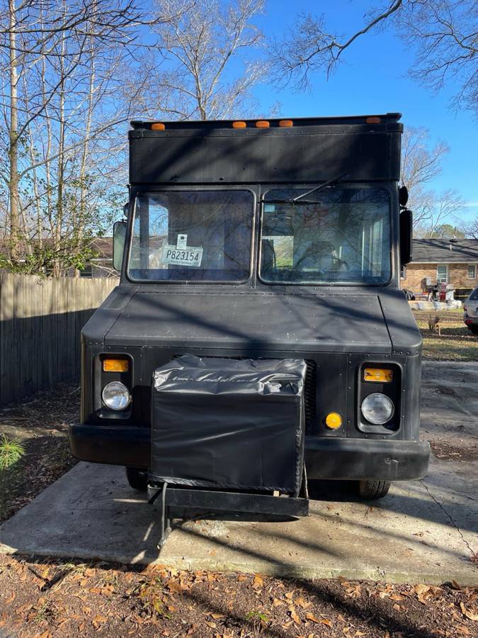 Chevrolet-P30-step-van-1987-black-14