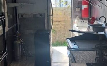 Chevrolet-P30-step-van-1987-black-18