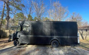 Chevrolet-P30-step-van-1987-black-22