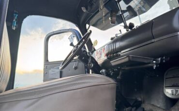 Chevrolet-Pick-up-1946-black-10