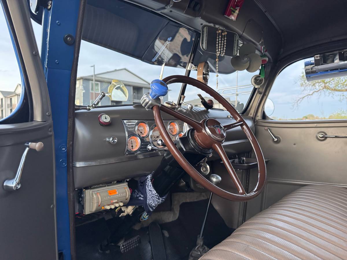 Chevrolet-Pick-up-1946-black-12