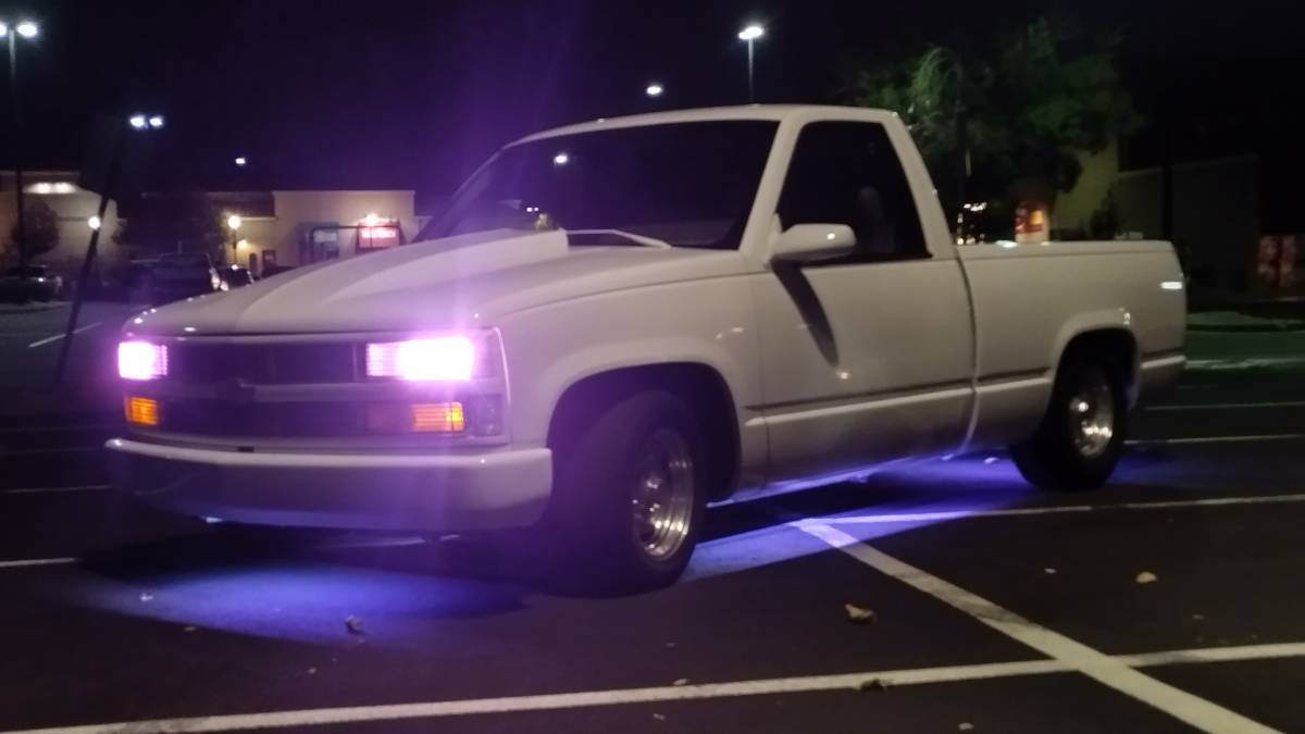 Chevrolet-Pick-up-1992-white-2