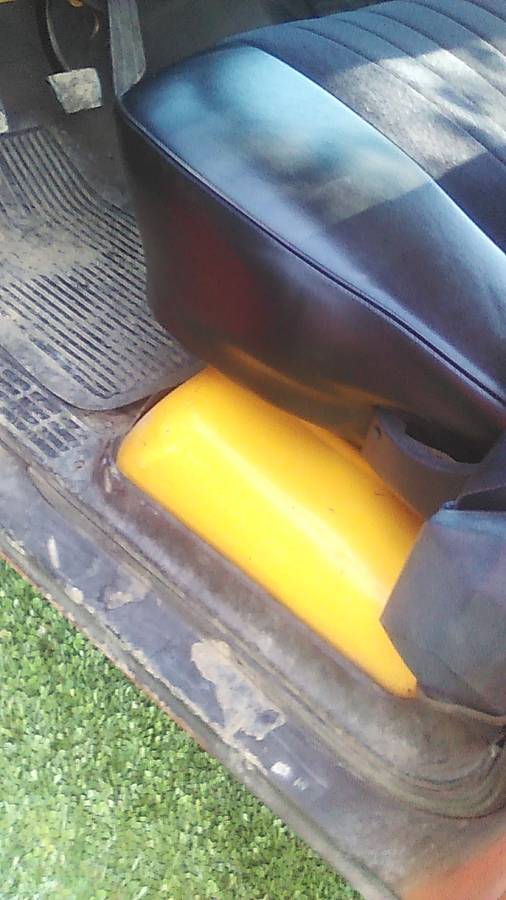 Chevrolet-Rolet-c10-short-wheel-base-1984-yellow-13