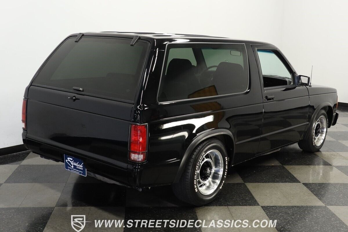 Chevrolet-S-10-1985-SUV-10
