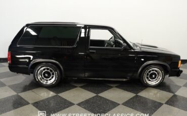 Chevrolet-S-10-1985-SUV-12