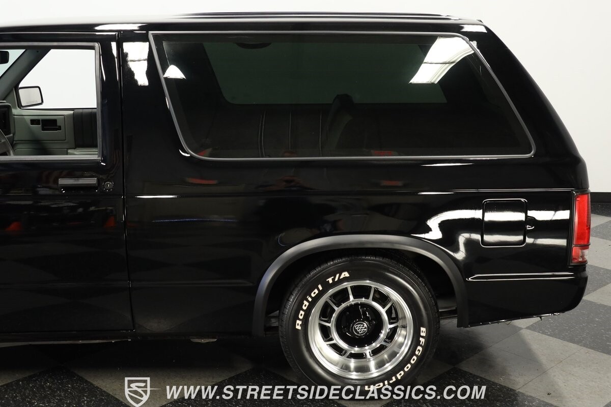 Chevrolet-S-10-1985-SUV-23