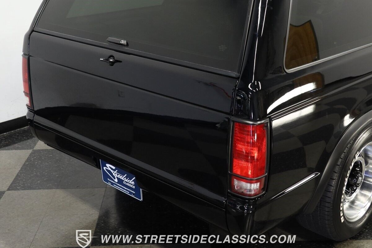 Chevrolet-S-10-1985-SUV-24