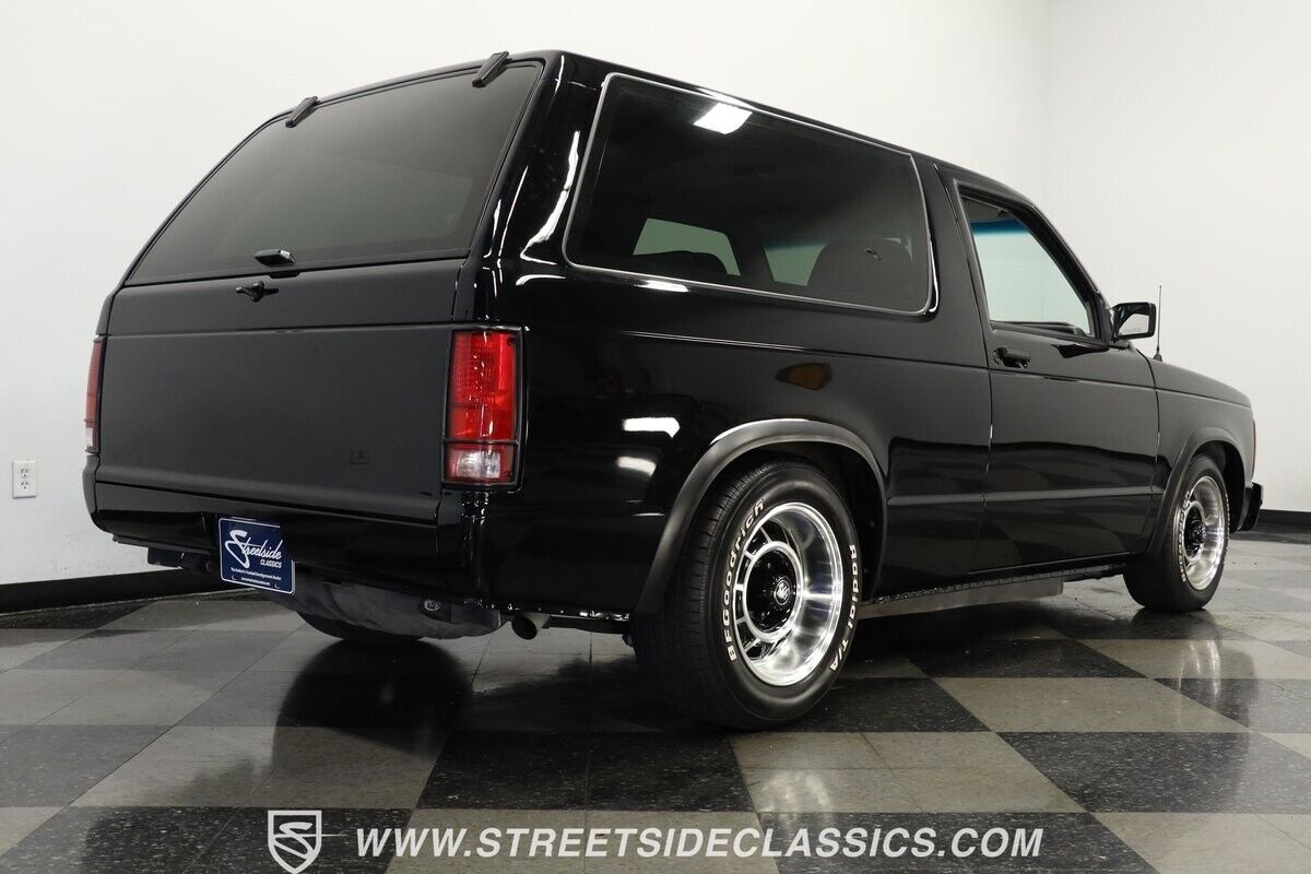 Chevrolet-S-10-1985-SUV-25