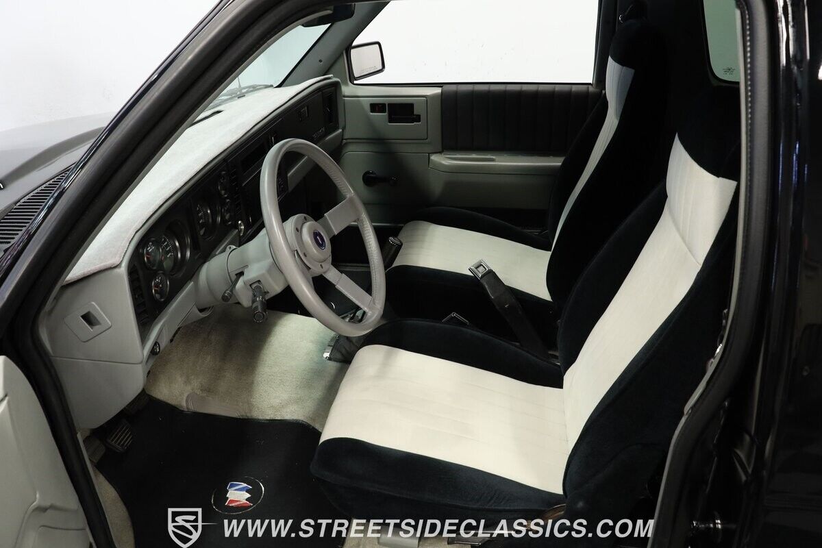 Chevrolet-S-10-1985-SUV-35