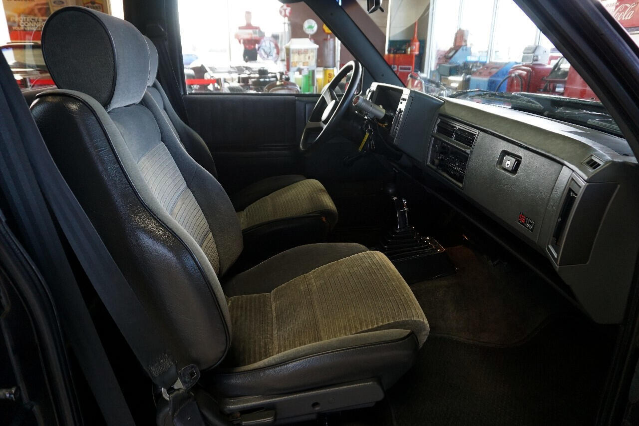 Chevrolet-S-10-1992-Classic-Car-26